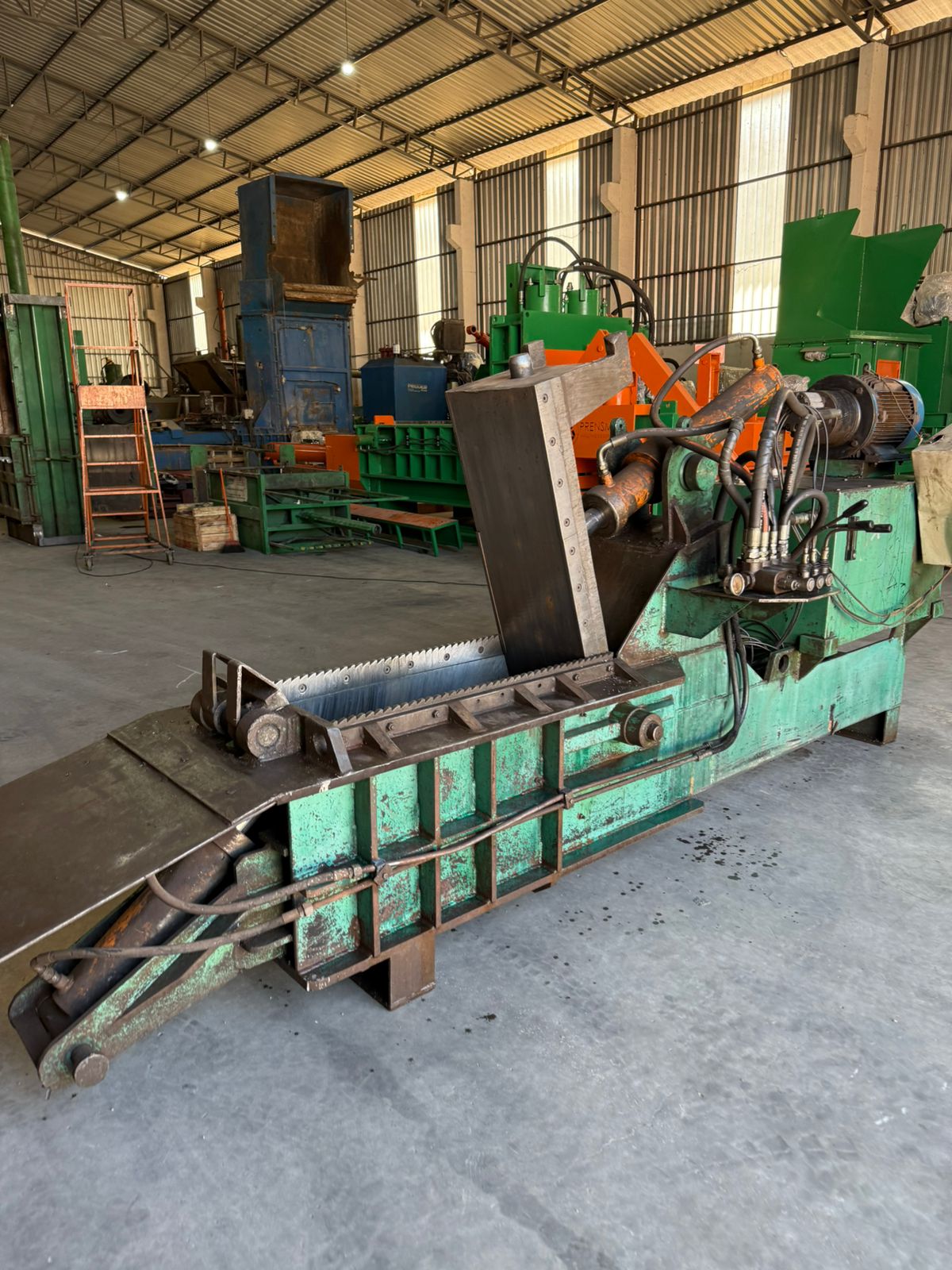 Prensa Jacaré 70T Usada