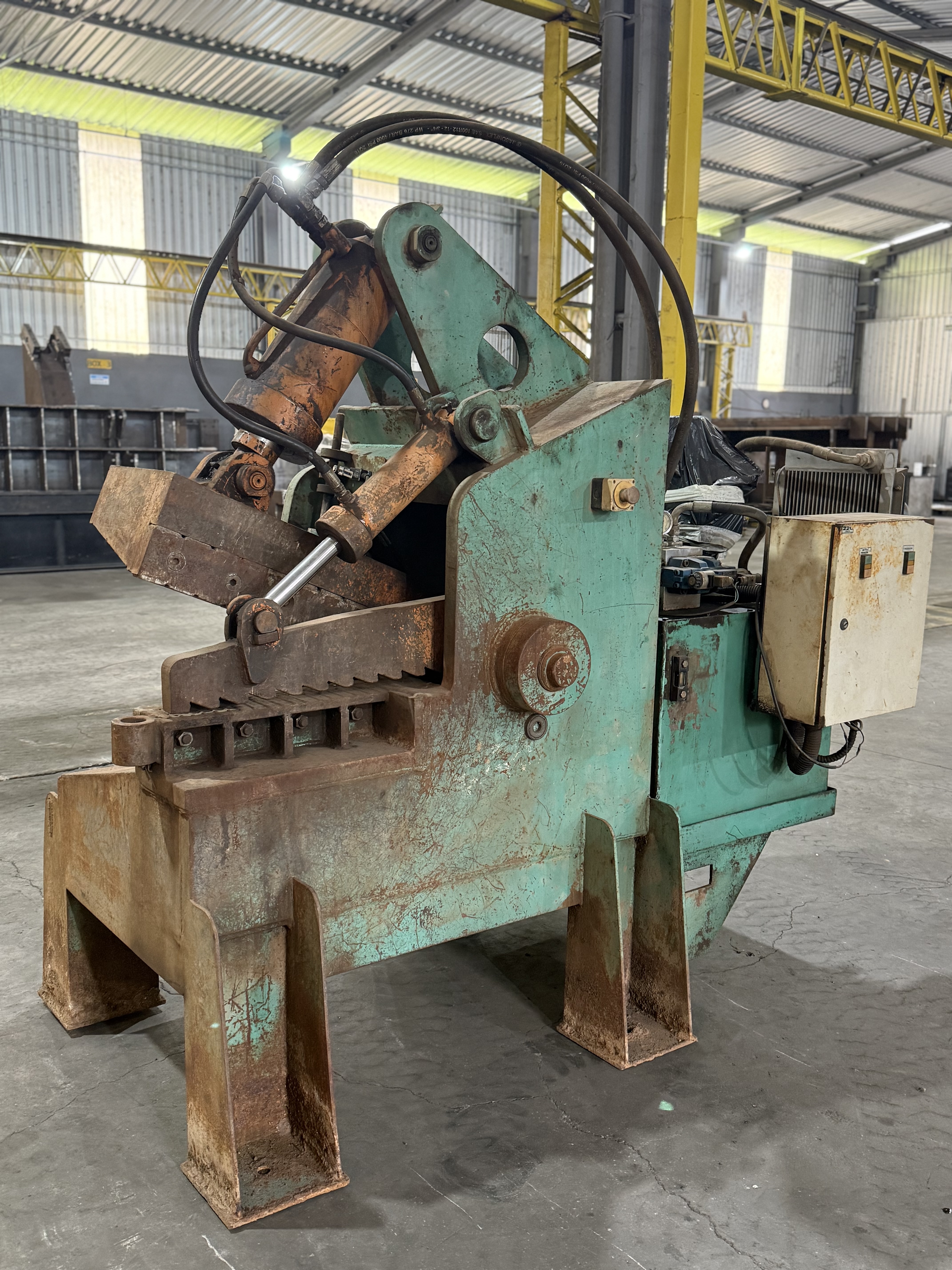 Tesoura 80 ton semi nova