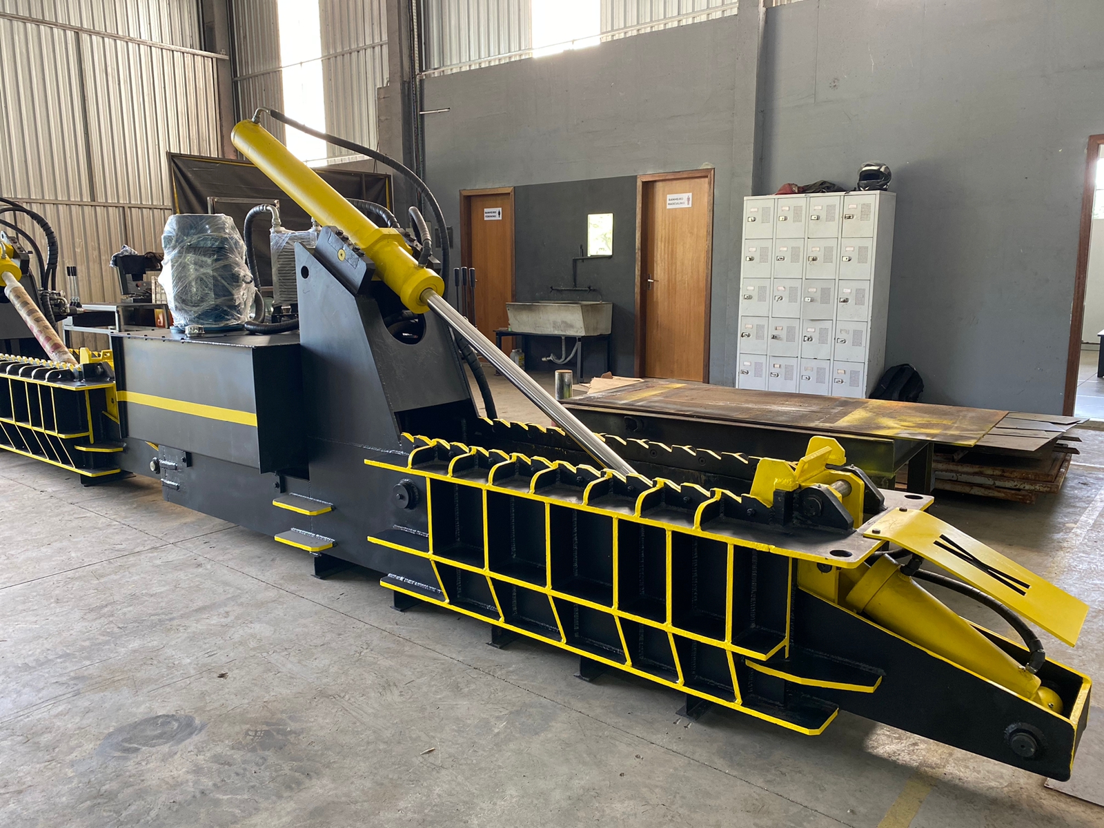 Prensa Sucateira Jacaré PSJ 80K – 90 Toneladas