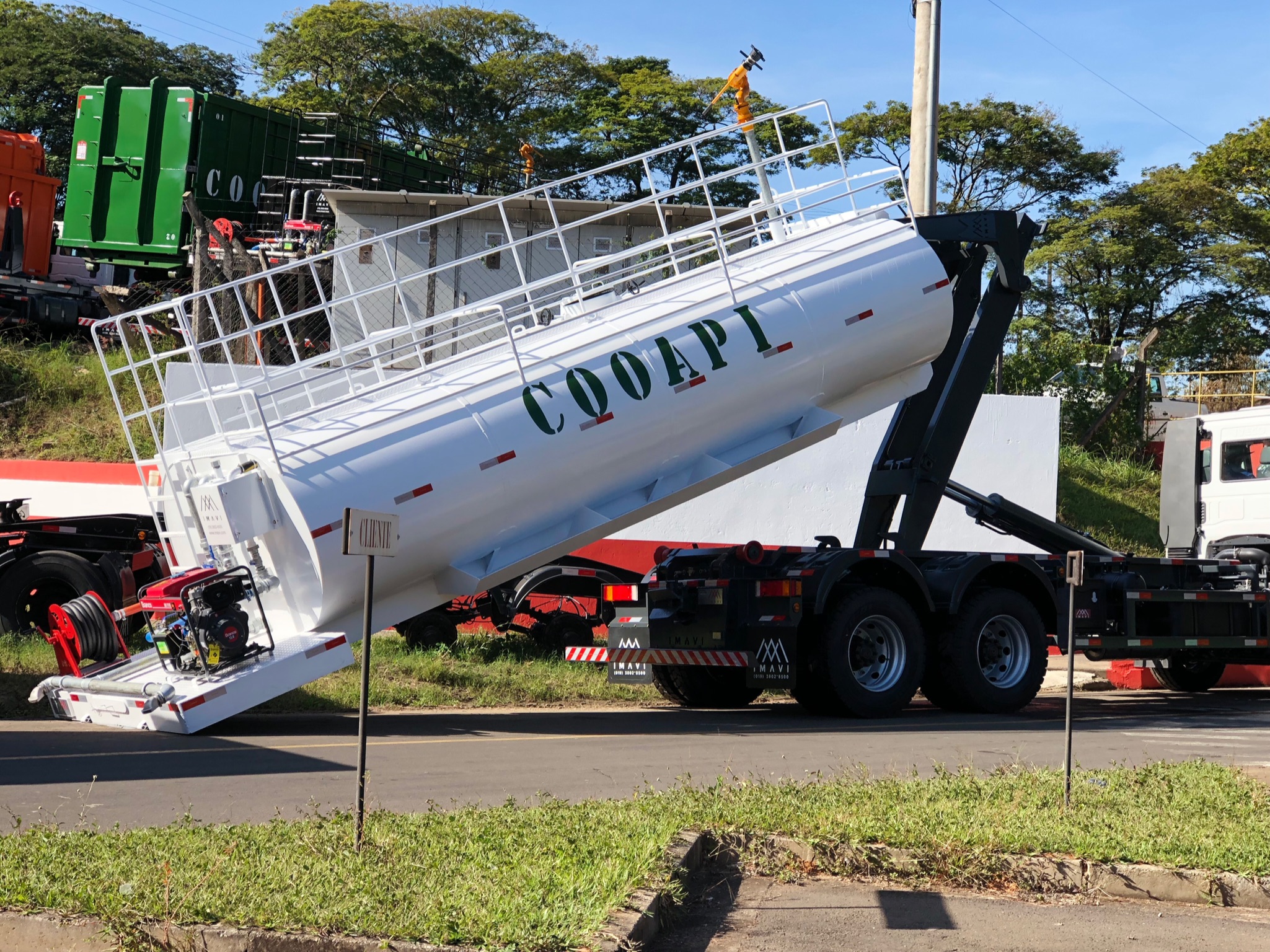 Linha de Tanque Bombeiro Roll-On/Roll-Off