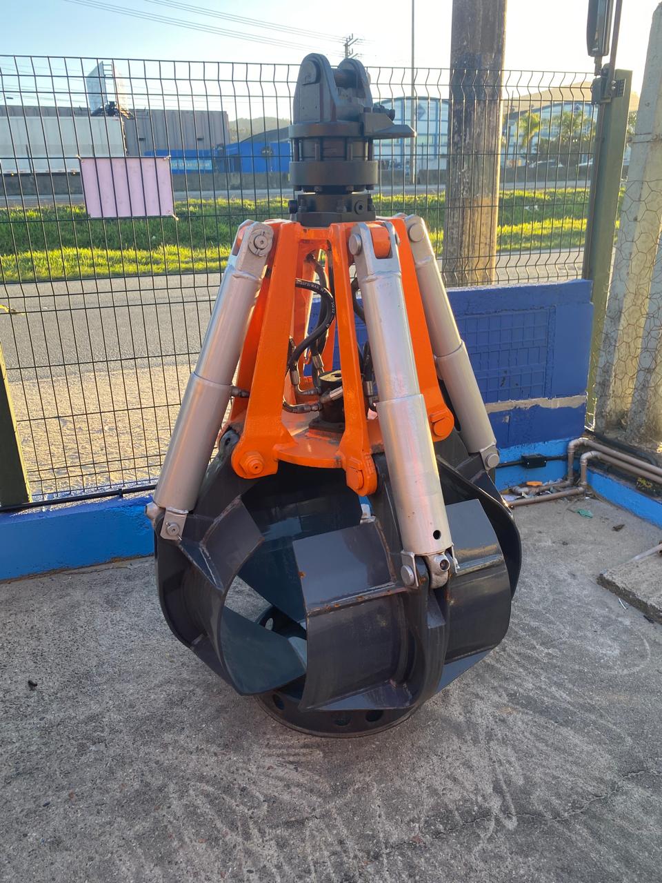 Pinça Sucateira CHB P-1600 BRM com Giro