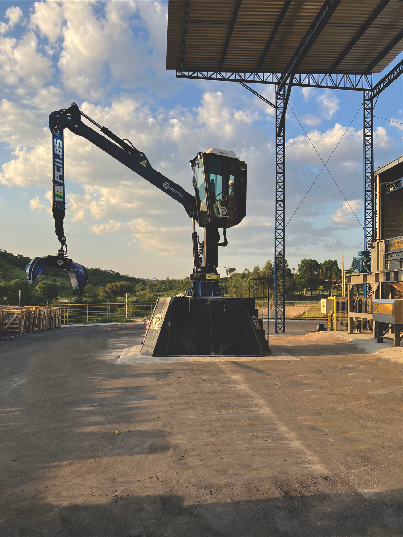 Gruas/Guindastes Florestais e Sucateiros