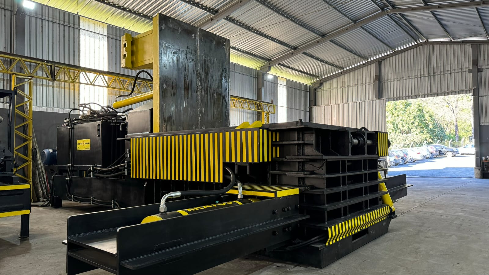 Prensa Sucateira Jacaré PSJ 800K – 400 Toneladas